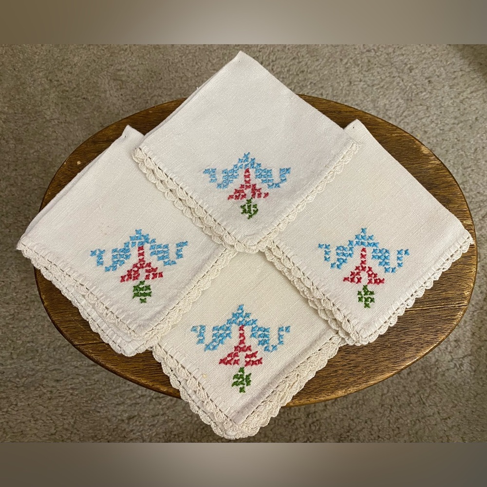 Vintage, Set of 4 Embroidered Cross Stitched Linen Napkins w/ crochet trim